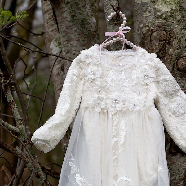 Baby Taufe Kleidchen Taufkleid nach Maß mit Langarm und Überrock aus Tüll ivory, elfenbein Spitze