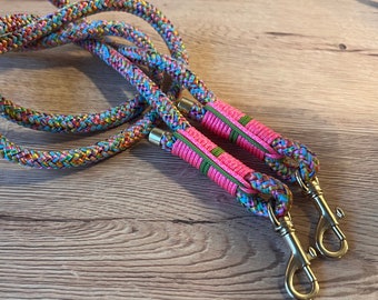 Handykette aus Tau , bunt mit pink und grün, goldene Karabiner und Endkappe