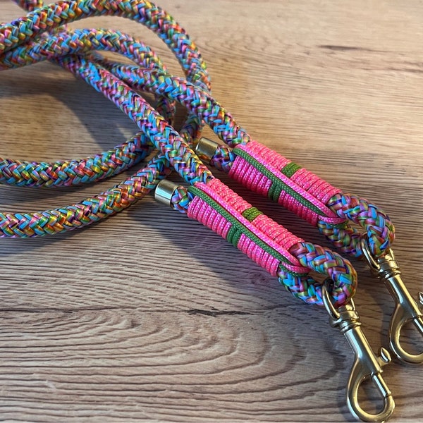 Handykette aus Tau , bunt mit pink und grün, goldene Karabiner und Endkappe