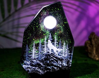 WOLF in HUNTER'S MOON Aurora Borealis Epoxy Lamp Alaska Decor Northern Lights Lamp Decor Desk Lamp Boho Home Decoration Wolf Decoration