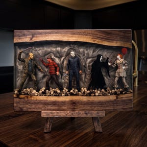 Slasher Nightmares serveerplank van hars, horror serveerplank van hars, handgemaakte charcuterieplank van walnoothout, handgemaakte keukendecoratie, Halloween cadeau-ideeën