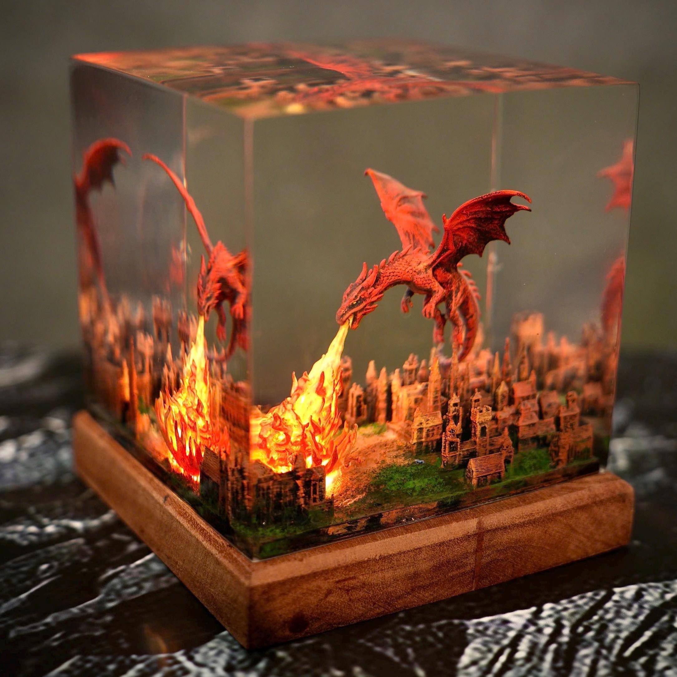 未開封 Dragon of Illumination ディスプレイセット Dragon Breathing Fire on City, Fantasy Dragon Lamp – Resin & Wood