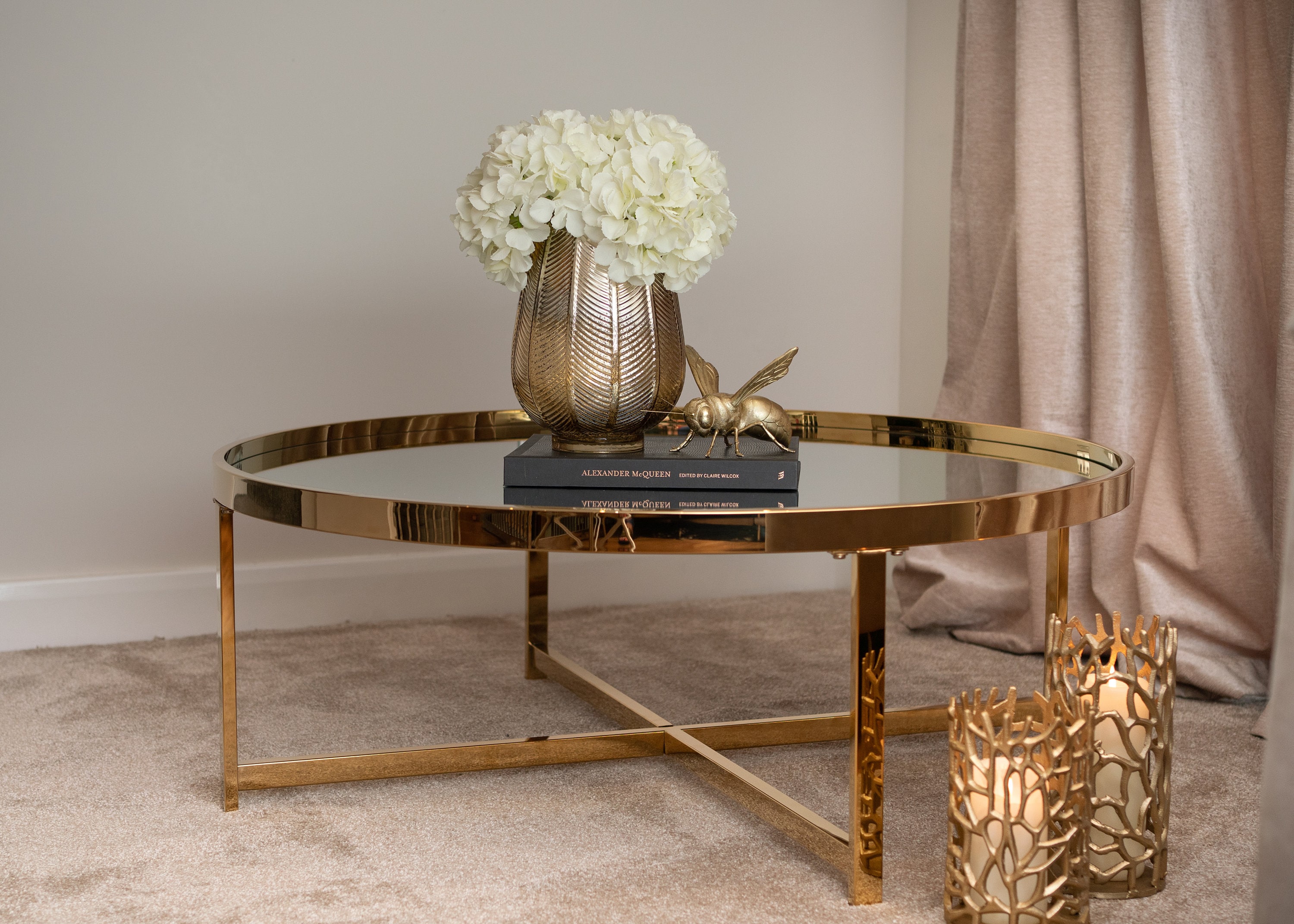 Small gold round table discount