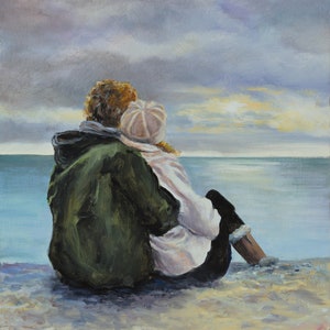 ビーチで抱き合うカップルの絵画オリジナル、ロマンチックな愛のアートワーク、冬の曇りのビーチ、海の日の出、雲のある灰色の日の壁アート