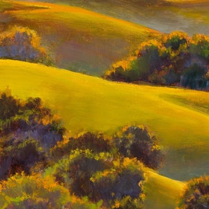 Peut inclure: Une peinture &agrave; l'huile repr&eacute;sentant des collines vallonn&eacute;es couvertes d'herbe jaune vif, parsem&eacute;es de buissons vert fonc&eacute; et violet profond. La sc&egrave;ne pr&eacute;sente des coups de pinceau textur&eacute;s qui d&eacute;finissent le paysage ondulant et les ombres.