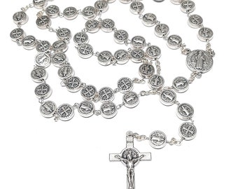 Antiker silberner Rosenkranz aus Metall des Heiligen Benedikt