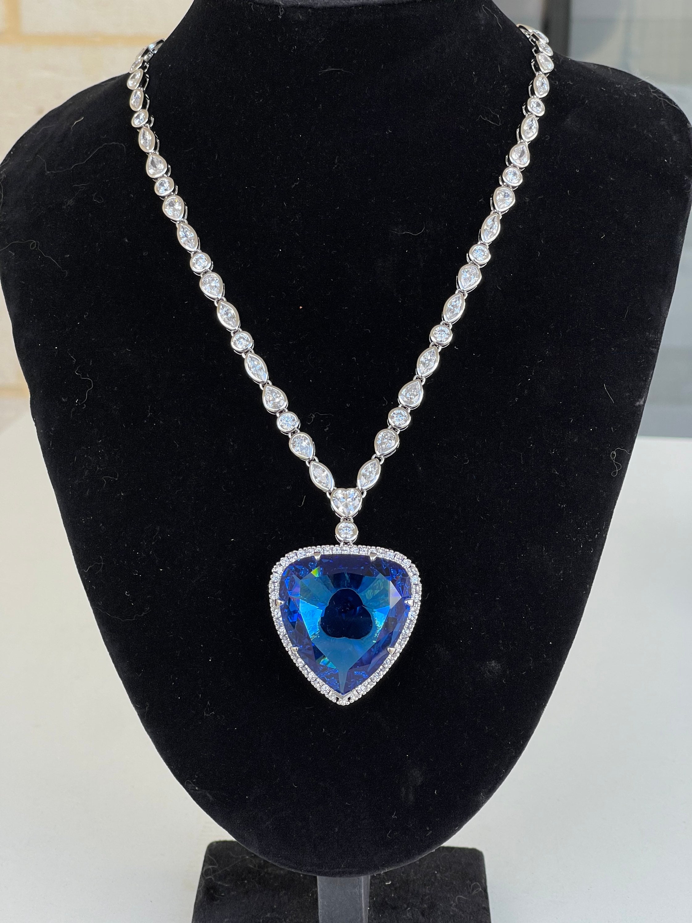 Titanic Heart Of The Ocean Replica Necklace With 925 Sterling Etsy titanic-heart-of-the-ocean-replica-necklace-with-925-sterling-etsy