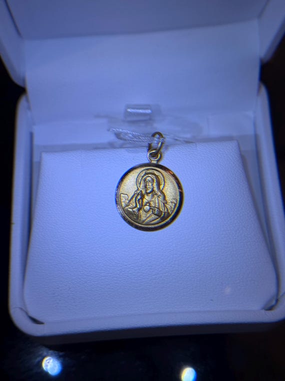 18K Sacred Heart Jesus Pendant/Charm