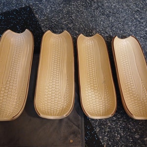 Pfaltzgraff Village Corn Cob Dish Tray Holder Lot Of 4