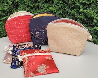Série Limitée de pochettes zippées alliant broderie sashiko et brocard de satin