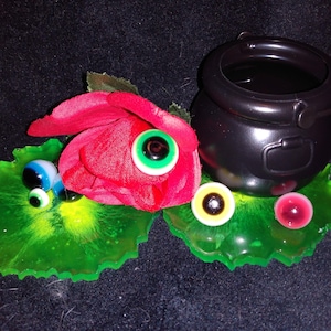 Eyeball stud earrings