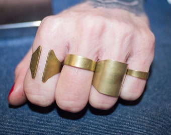 ANELLI in OTTONE GREZZO - regolabili - incisione lettera personalizzabile - brass rings