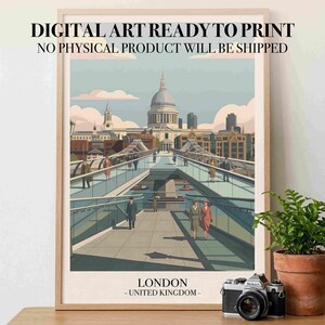 Puede incluir: Una impresión artística enmarcada que presenta una ilustración estilizada de Londres, con la Catedral de San Pablo al fondo. La impresión incluye el texto "DIGITAL ART READY TO PRINT" y "LONDON - UNITED KINGDOM." Una cámara Nikon vintage y una planta en maceta están en primer plano.