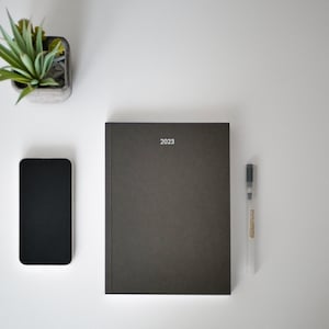 Agenda 12 Mesi Personalizzabile. Planner settimanale, mensile e trimestrale. Cartina del mondo inclusa e pagine per le Note personali