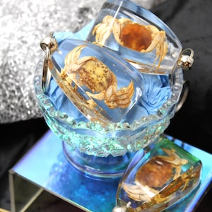 樹脂製の本物のカニ - 海にインスパイアされたジュエリーまたはキーリング、海洋生物愛好家への完璧なギフト、多目的ペンダントまたはキーチェーン