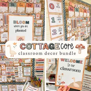 Pode incluir: Um conjunto de decoração de sala de aula estilo cottagecore com cartazes educativos, cartões do alfabeto e placas com texto, incluindo Bloom where you are planted, Welcome to our classroom, e níveis de voz, decorado com ilustrações de gansos e cogumelos.