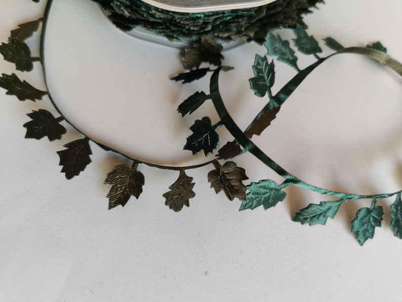 Decorative Ric Rac Leaf Trim ribbon braid gold silver holly vine 5mm wide per metre lengths sewing crafts diy projects polyester trimming Holly