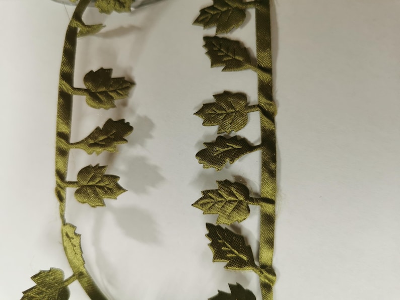 Decorative Ric Rac Leaf Trim ribbon braid gold silver holly vine 5mm wide per metre lengths sewing crafts diy projects polyester trimming bild 10