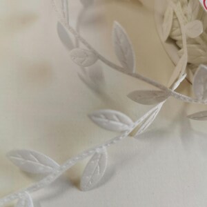 Decorative Ric Rac Leaf Trim ribbon braid gold silver holly vine 5mm wide per metre lengths sewing crafts diy projects polyester trimming white vine