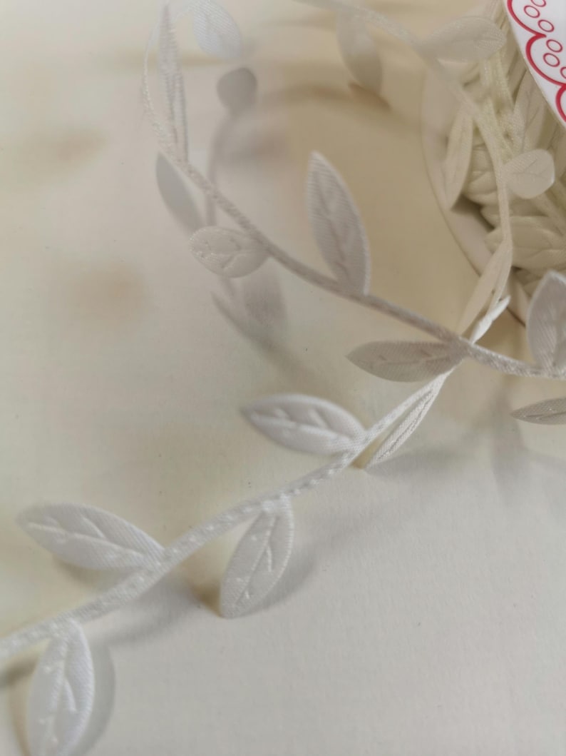Decorative Ric Rac Leaf Trim ribbon braid gold silver holly vine 5mm wide per metre lengths sewing crafts diy projects polyester trimming white vine