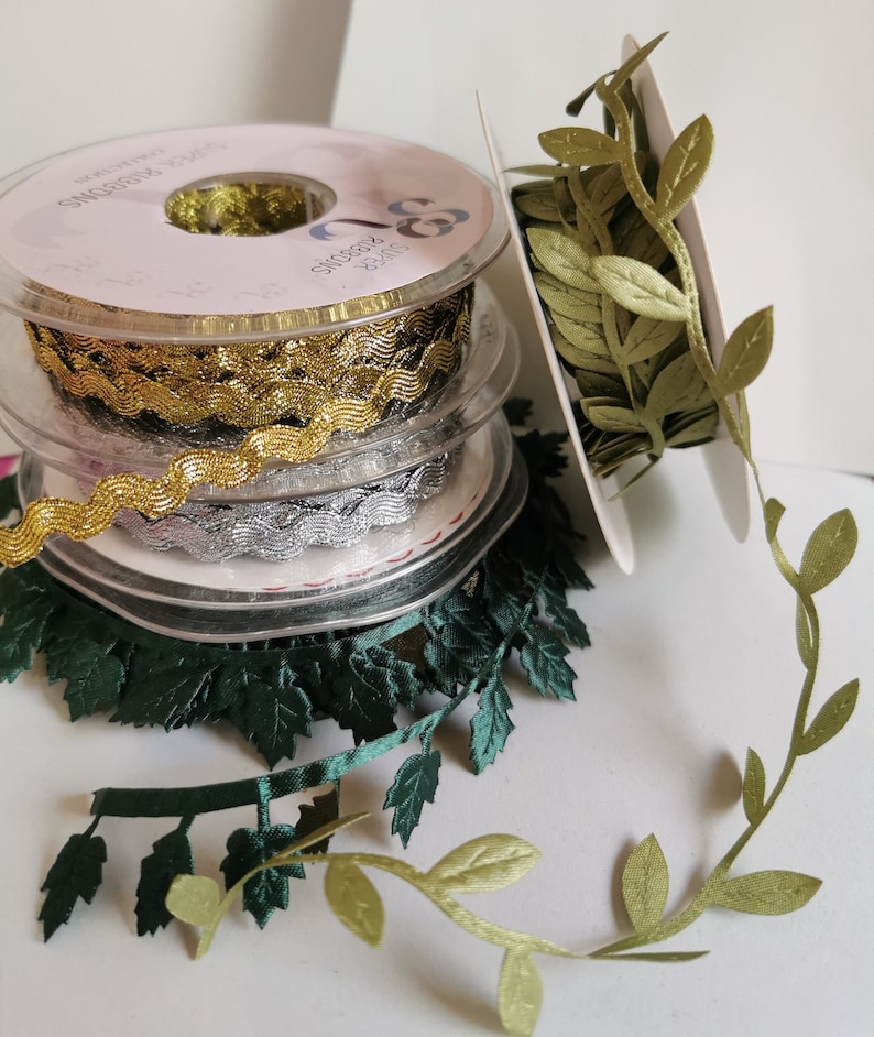Decorative Ric Rac Leaf Trim ribbon braid gold silver holly vine 5mm wide per metre lengths sewing crafts diy projects polyester trimming bild 1
