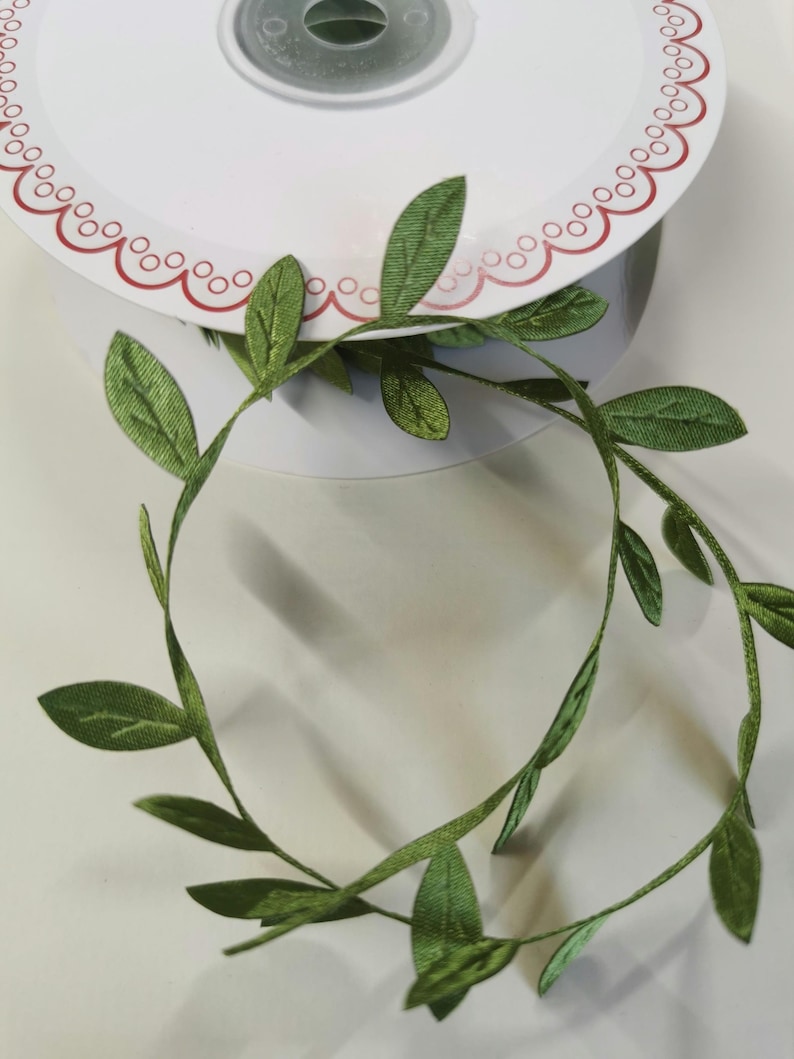 Decorative Ric Rac Leaf Trim ribbon braid gold silver holly vine 5mm wide per metre lengths sewing crafts diy projects polyester trimming Vine