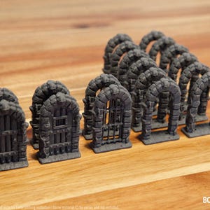 Puertas de mazmorras en miniatura: nuevas esculturas 2025