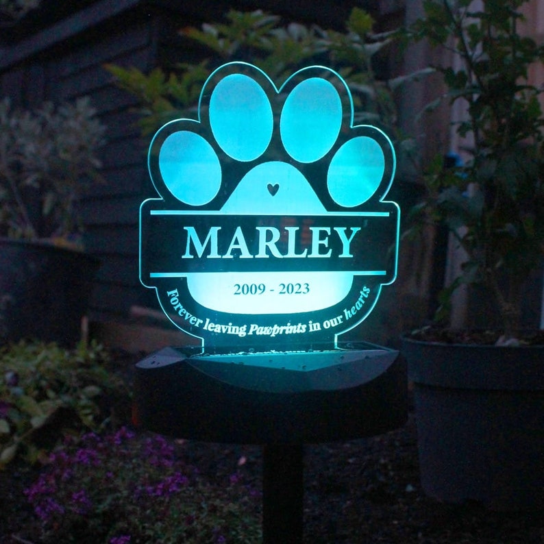 Personalised Pet Memorial Outdoor Solar Light | Memorial Garden Decor imagem 1