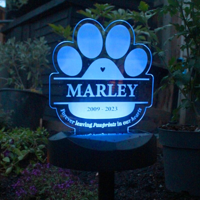 Personalised Pet Memorial Outdoor Solar Light | Memorial Garden Decor imagem 3