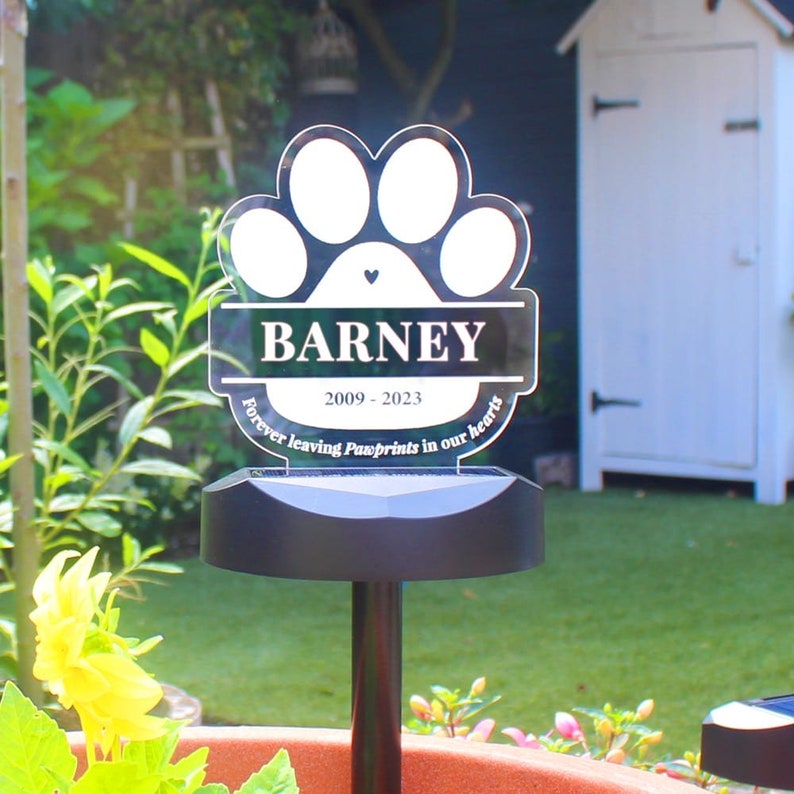 Personalised Pet Memorial Outdoor Solar Light | Memorial Garden Decor imagem 9