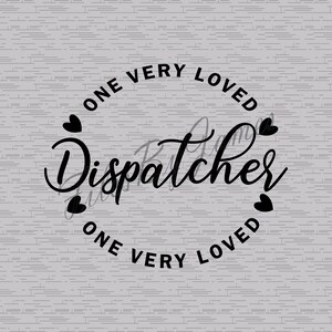 以下が含まれることがあります： ハートと「One Very Loved Dispatcher One Very Loved」というテキストが円形に配置された白黒のグラフィックデザインです。