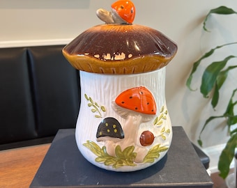 Vintage 9.5” Merry Mushroom Canister with Lid / vintage merry mushroom 9.5 ” tall canister
