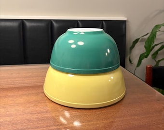 1940年代のヴィンテージOGプライマリーグリーン403パイレックスボウルとイエロー404 - 美しい光沢のある外観