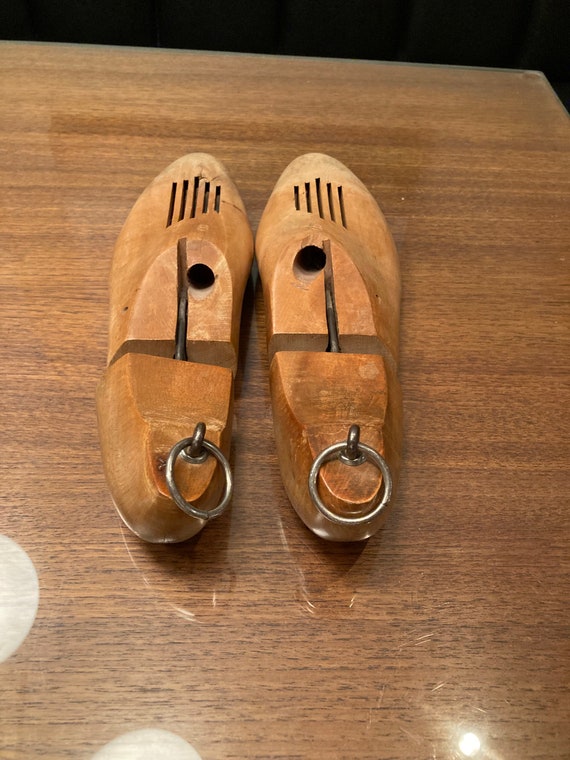 Vintage pair of wood shoe stretchers size 8