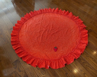 Vintage rote und weiße Tischdecke mit Erdbeer-Motiv