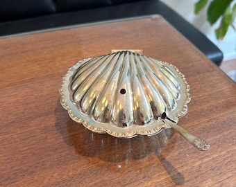 Vintage 5” x 5” silver plated clam butter dish / vintage metal  clam shaped caviar dish  / caviar dish
