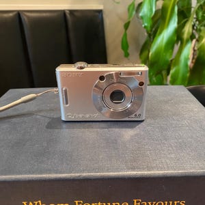 Sony Cybershot 6.0MP Carl Zeiss DSC-W30