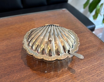 Vintage 5” x 5” silver plated clam butter dish / vintage metal  clam shaped caviar dish  / caviar dish