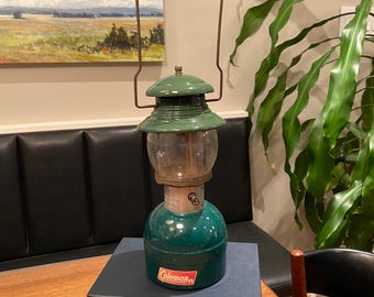 ライト・ランタン Coleman vintage Gull-wing case green Vintage Coleman Lantern - Classic Green Design With Glass Shade - Etsy