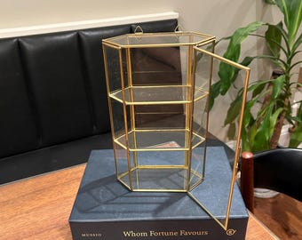 Vetrina vintage a 3 ripiani in ottone e vetro da 9 1/2” / Vetrina in ottone e vetro stile MCM / Vetrina in ottone e vetro stile MCM