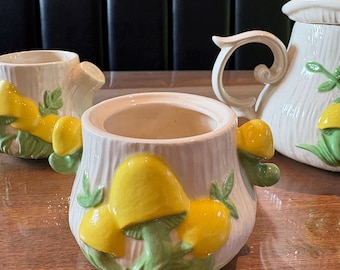 Juego de tetera vintage con forma de hongo de Arnel: ¡Completo! Tetera, azucarero y cremera.