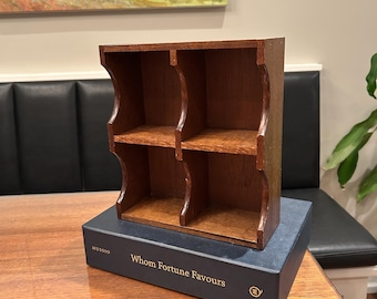 Estantería cuadrada vintage de madera para vitrinas / Estantería de madera y armario de estilo moderno de mediados de siglo / Estantería de madera de estilo moderno de mediados de siglo para exhibir tazas de té