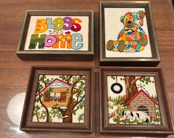 Lot Vintage Sunset Designs, segne dieses Haus, Hundehütte unter der Ulme, Baumhaus in der Ulme und Teddybär / Vintage Sunset Designs Wand