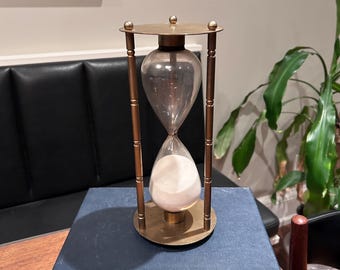 Sablier vintage en laiton massif de 25 cm, sable blanc, décoration vintage, décoration de bibliothèque vintage, sablier en laiton style Mid-Century Modern, sablier vintage en laiton