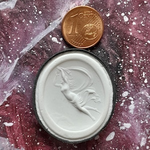 P307  Iris Kamee, Gipsabdruck, Intaglio, Abformung aus der Intagliosammlung von Giovanni Liberotti