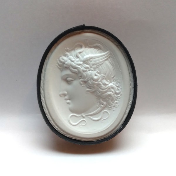 P224 Medusa cameo plaster cast intaglio Reproduction of a dactyli by Lirotti