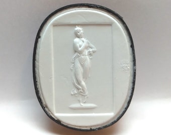 P211 Danseuse d’après Canova, Nymphe Kamee plâtre En taille-douce