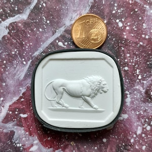 P127, lion, cameo, plaster cast, intaglio, impression from the intaglio collection