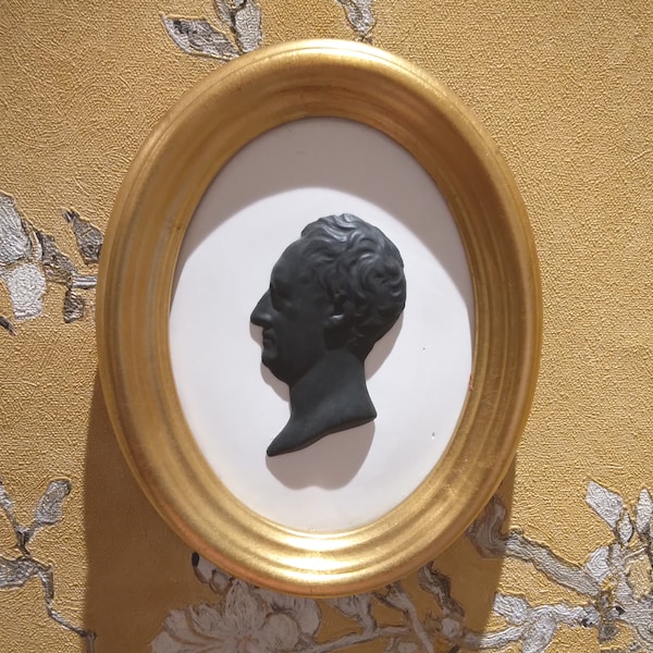 W17, Johann Wolfgang von Goethe Gipsrelief oval auf mit Goldrahmen möglich