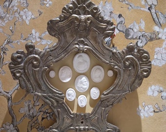 Daktyliothek with 2 x 9 intaglios plaster cast in antique silver-plated baroque frames